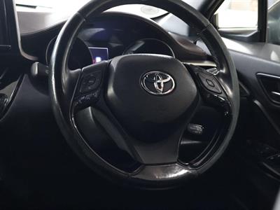 2017 Toyota C-HR - Thumbnail