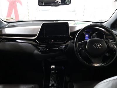 2017 Toyota C-HR - Thumbnail