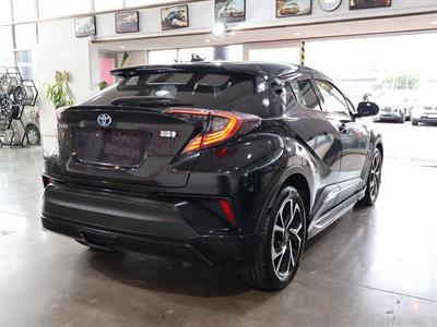 2017 Toyota C-HR - Thumbnail