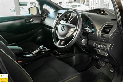 2016 Nissan Leaf - Thumbnail