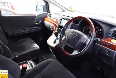 2010 Toyota Alphard - Thumbnail