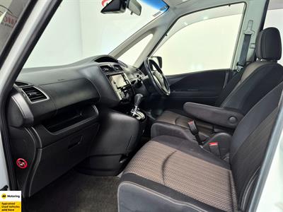 2014 Nissan Serena - Thumbnail