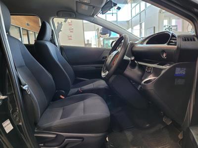 2016 Toyota Sienta - Thumbnail