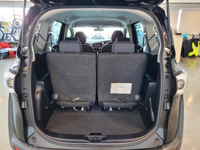 2016 Toyota Sienta - Thumbnail