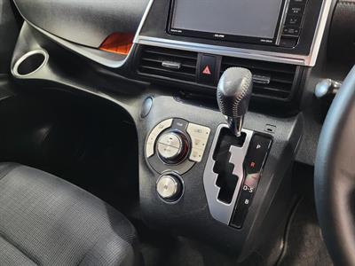 2016 Toyota Sienta - Thumbnail