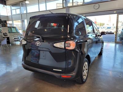 2016 Toyota Sienta - Thumbnail