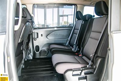 2017 Nissan Serena - Thumbnail