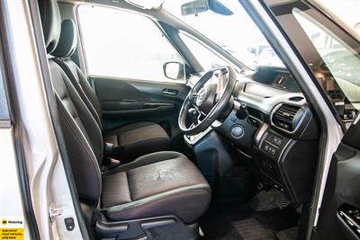 2017 Nissan Serena - Thumbnail