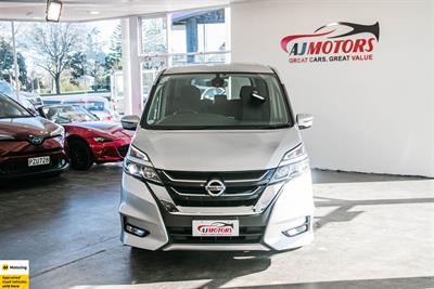 2017 Nissan Serena - Thumbnail