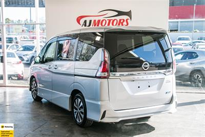 2017 Nissan Serena - Thumbnail