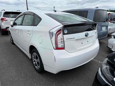 2015 Toyota Prius - Thumbnail