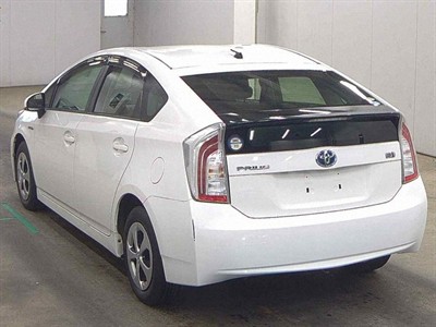 2015 Toyota Prius - Thumbnail