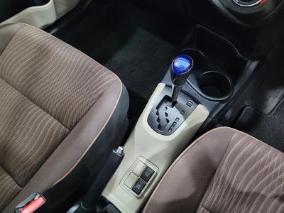 2012 Toyota Aqua - Thumbnail