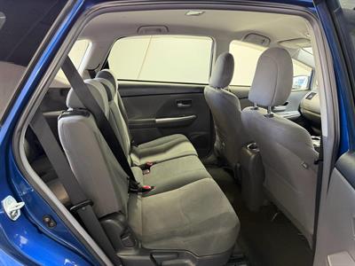 2013 Toyota Prius Alpha - Thumbnail