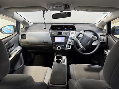 2013 Toyota Prius Alpha - Thumbnail