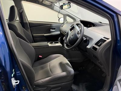 2013 Toyota Prius Alpha - Thumbnail