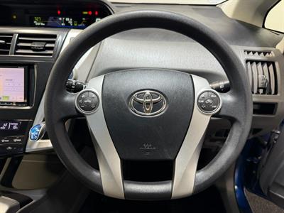 2013 Toyota Prius Alpha - Thumbnail