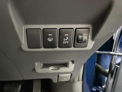 2013 Toyota Prius Alpha - Thumbnail