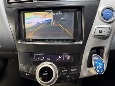 2013 Toyota Prius Alpha - Thumbnail