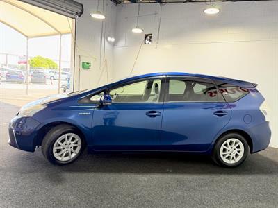 2013 Toyota Prius Alpha - Thumbnail