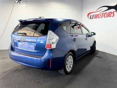 2013 Toyota Prius Alpha - Thumbnail
