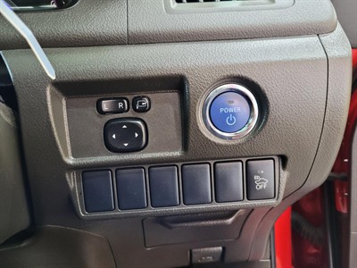 2014 Toyota Sai - Thumbnail