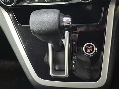 2016 Nissan Serena - Thumbnail