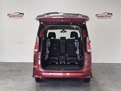 2016 Nissan Serena - Thumbnail