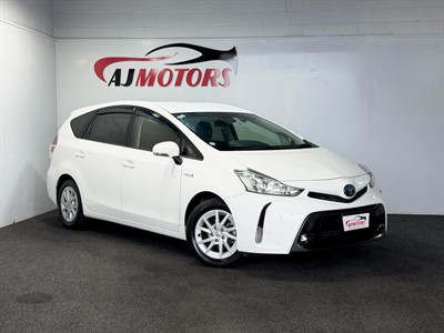 2020 Toyota Prius Alpha - Thumbnail