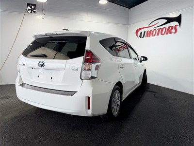 2020 Toyota Prius Alpha - Thumbnail