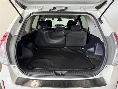 2020 Toyota Prius Alpha - Thumbnail