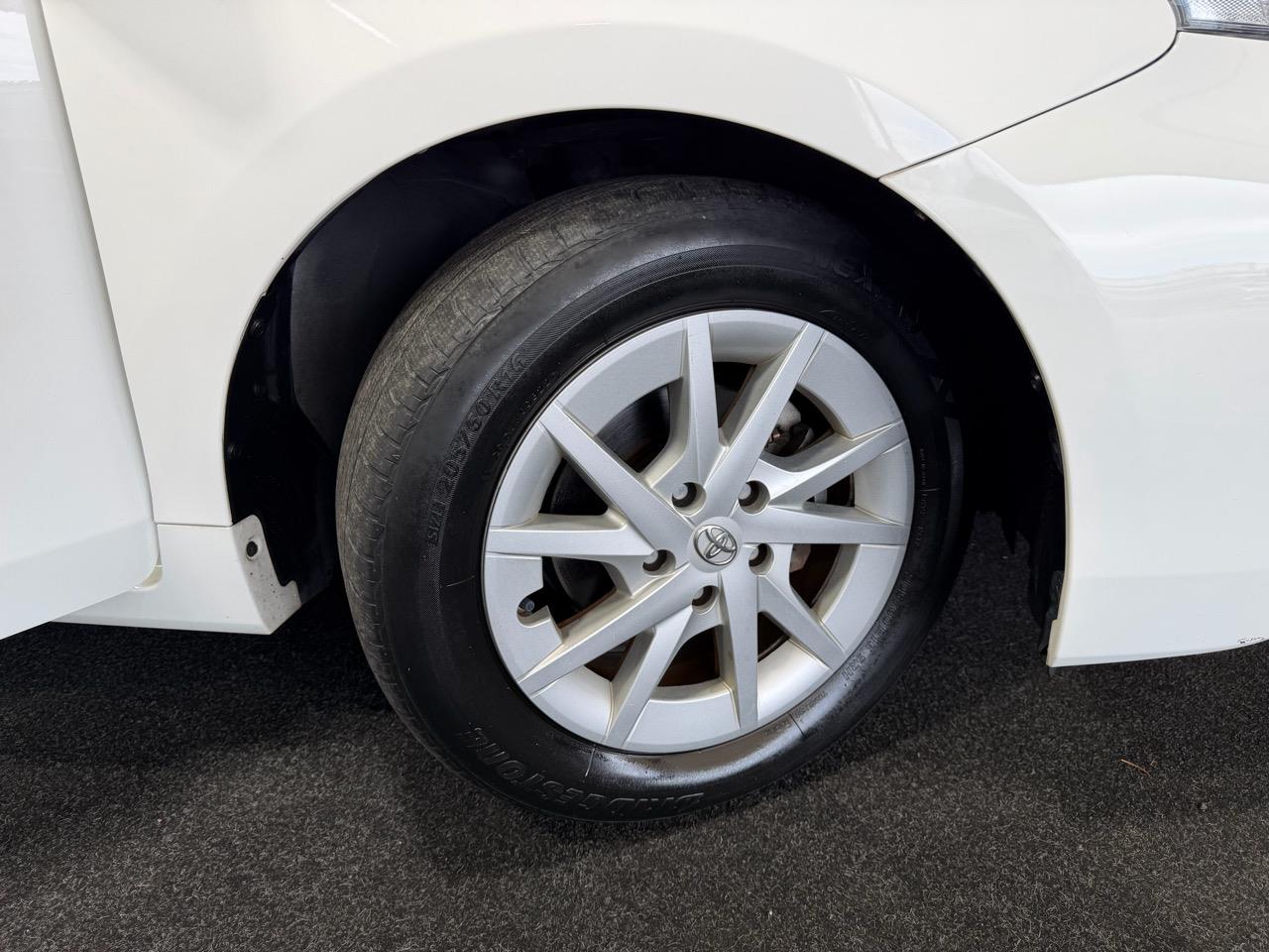 2020 Toyota Prius Alpha