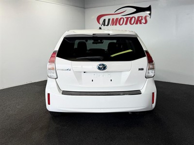 2020 Toyota Prius Alpha - Thumbnail