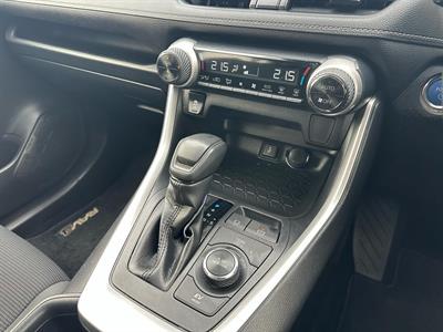 2021 Toyota RAV4 - Thumbnail