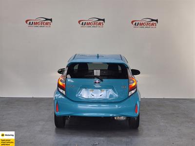 2018 Toyota Aqua - Thumbnail