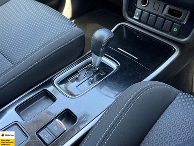 2022 Mitsubishi Outlander - Thumbnail