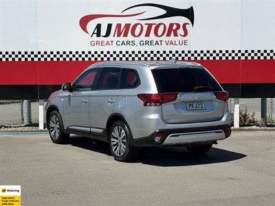2022 Mitsubishi Outlander - Thumbnail