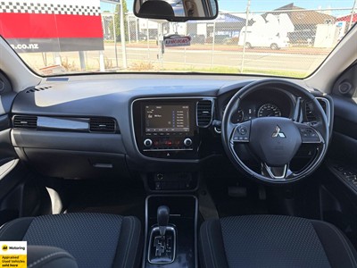 2022 Mitsubishi Outlander - Thumbnail