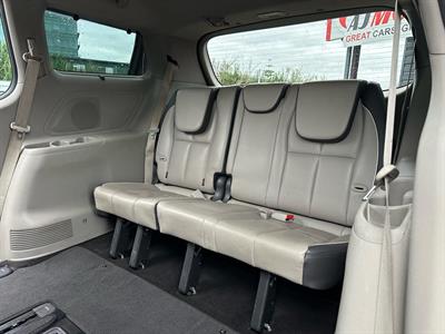 2016 Kia Carnival - Thumbnail