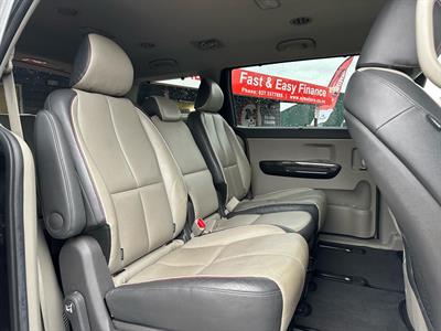 2016 Kia Carnival - Thumbnail
