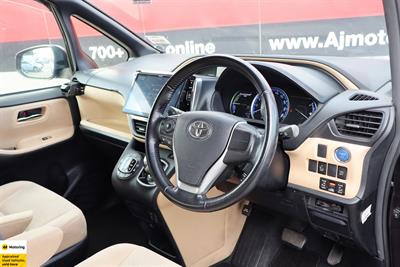 2014 Toyota Noah - Thumbnail