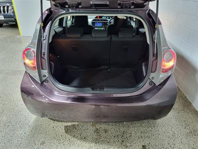 2015 Toyota Aqua - Thumbnail