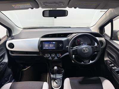 2015 Toyota Vitz - Thumbnail