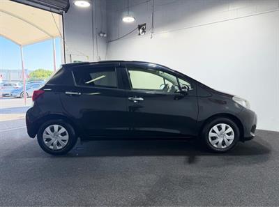 2015 Toyota Vitz - Thumbnail