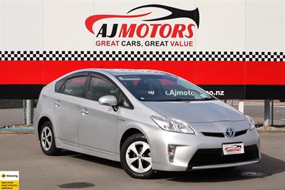 2016 Toyota Prius - Thumbnail