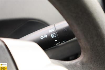 2016 Toyota Prius - Thumbnail