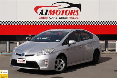 2016 Toyota Prius - Thumbnail