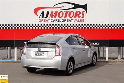 2016 Toyota Prius - Thumbnail