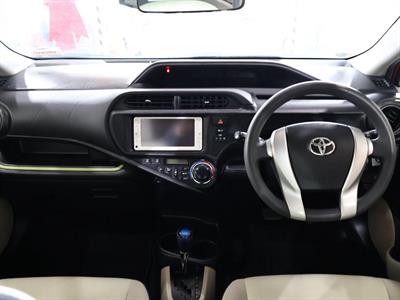 2013 Toyota Aqua - Thumbnail
