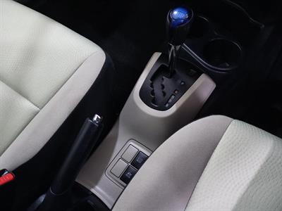 2013 Toyota Aqua - Thumbnail